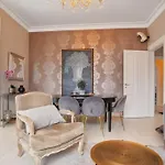 6 Pers- Hellerup- & Shopping 100 M- Lejlighed