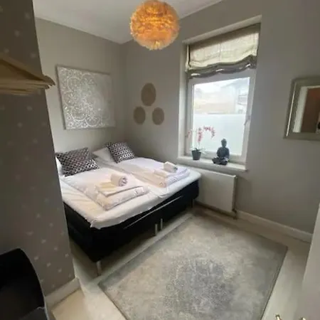 6 Pers- Hellerup- & Shopping 100 M- Hellerup