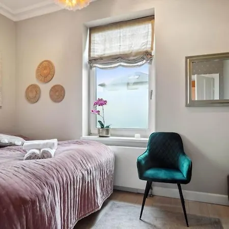 6 Pers- Hellerup- & Shopping 100 M- Apartment Hellerup