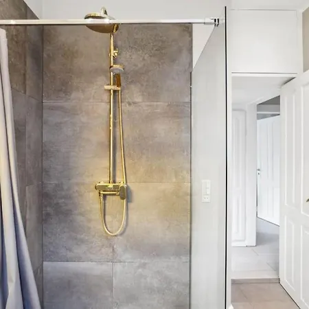 6 Pers- Hellerup- & Shopping 100 M- Apartman Hellerup