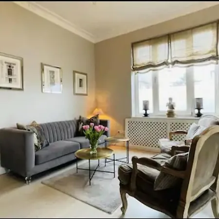 6 Pers- Hellerup- & Shopping 100 M- * Hellerup